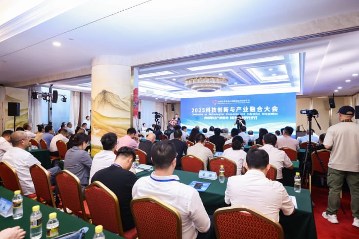 錨定科創方向，賦能產業升級！智邦國際連獲“2025科技創新產業融合先鋒企業”、“2025科技創新產業融合先鋒人物”