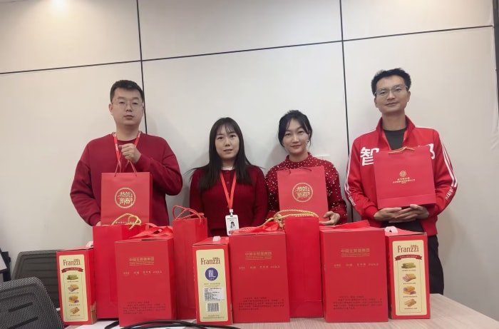 新春啟泰，馬踏祥云，智邦國際祝您春節快樂！
