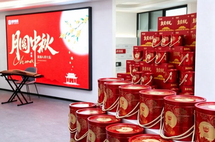 月華滿庭，家圓福至！智邦國際祝您中秋節快樂！