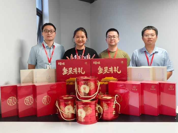 月華滿庭，家圓福至！智邦國際祝您中秋節快樂！