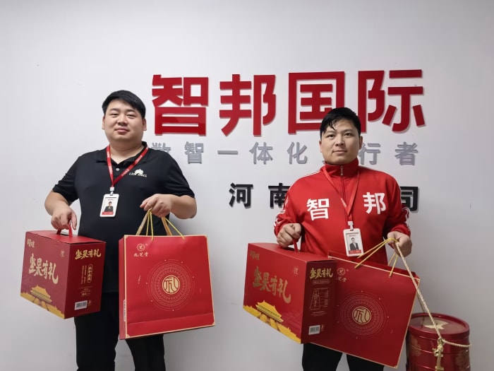 月華滿庭，家圓福至！智邦國際祝您中秋節快樂！