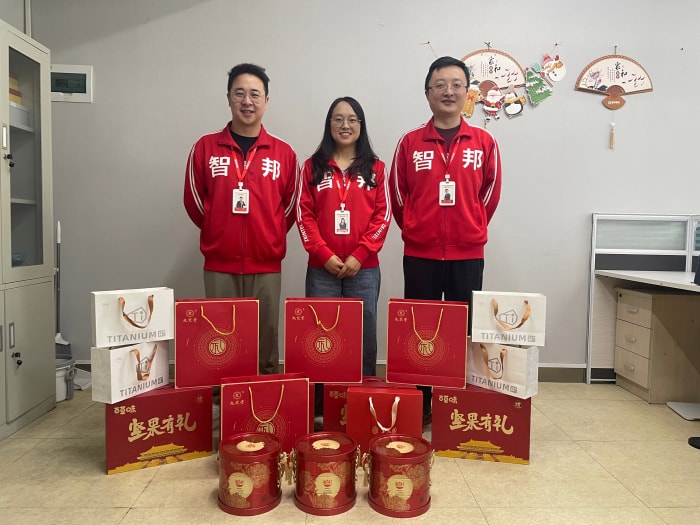 月華滿庭，家圓福至！智邦國際祝您中秋節快樂！